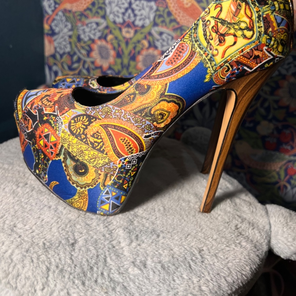 Multi-colored Pumps - Picture 3 of 3